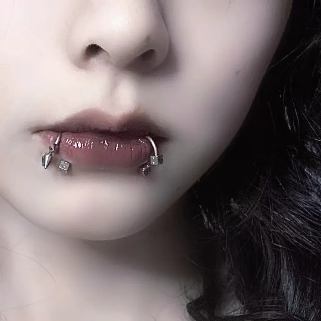 Faux rivet en forme de C en ac - Body Jewelry Lip Ring avis et prix